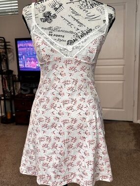 Gorgeous white and pink floral dress with lace trim